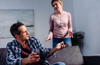 Что делать, если муж пьет запоями? Диагностика и лечение