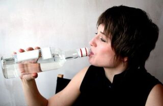 Как вылечить алкоголизм у женщины?