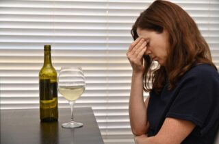 Как определить стадию алкоголизма у женщины: описание