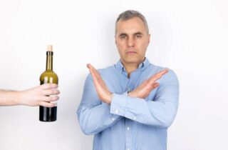 Как напугать алкоголика, чтобы бросил пить: рекомендации